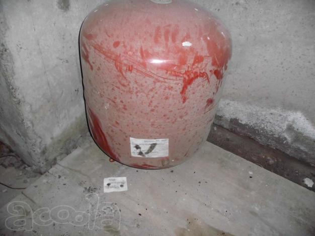 Продам Бак расширительный красный  /200L 120 гр. 1,5-6 Bar